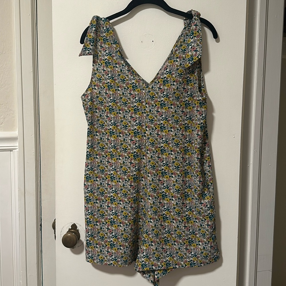 BCBGeneration Floral Romper Vintage Style Tie Shoulder S